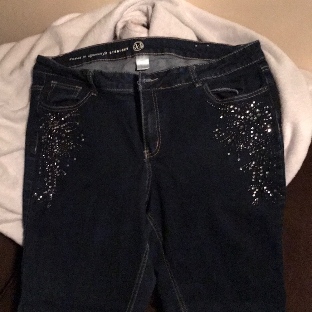 Super cute embellished jeans!
